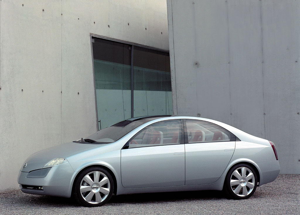 Nissan Fusion 2000 007.jpg